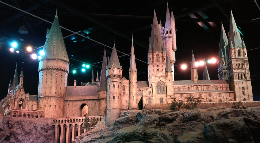 Episode 70: Geek Discussion: The Hogwarts Problem with Lark & Jessie from The Gayly Prophet